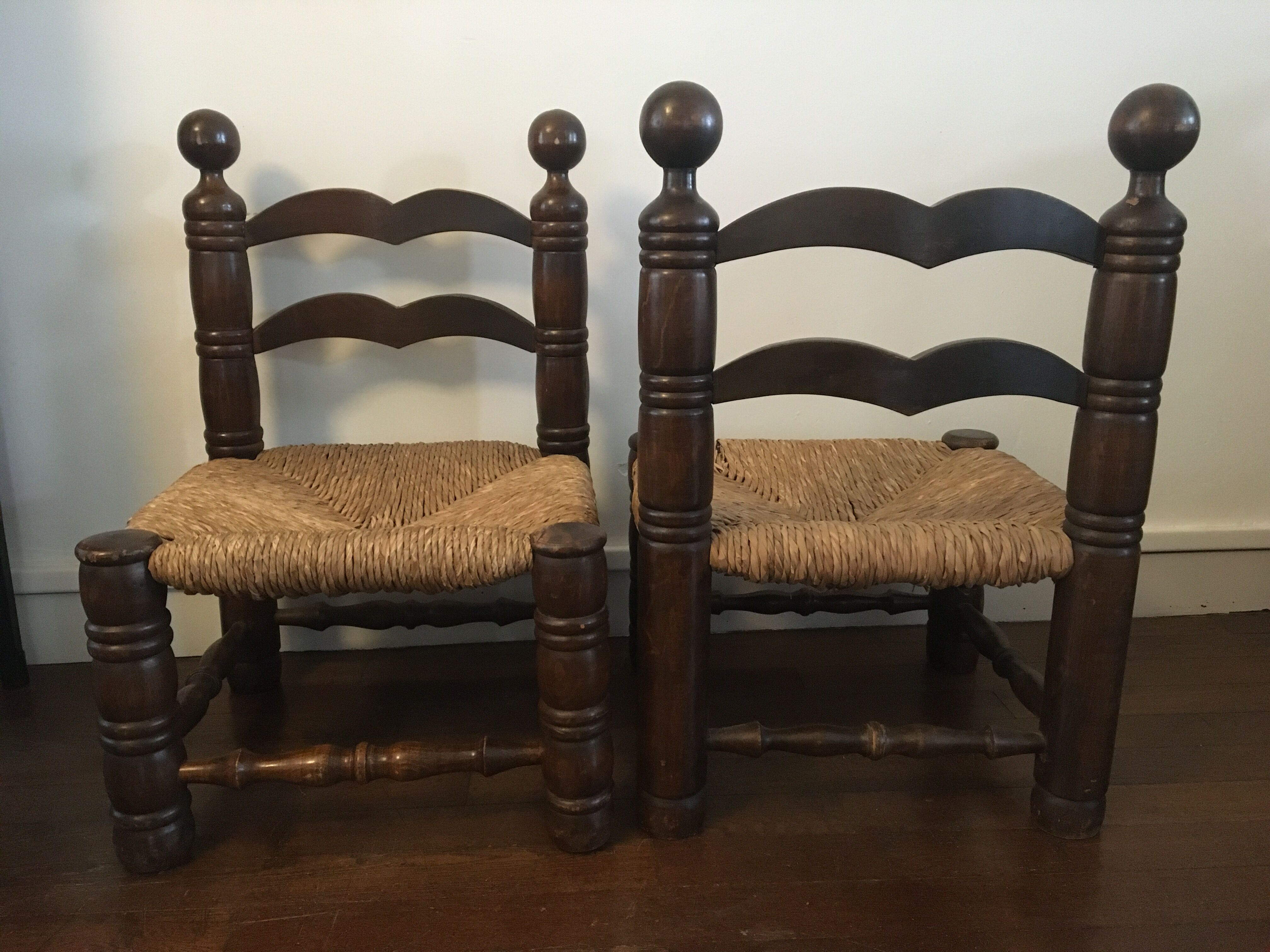 Pair of popular art bass chairs