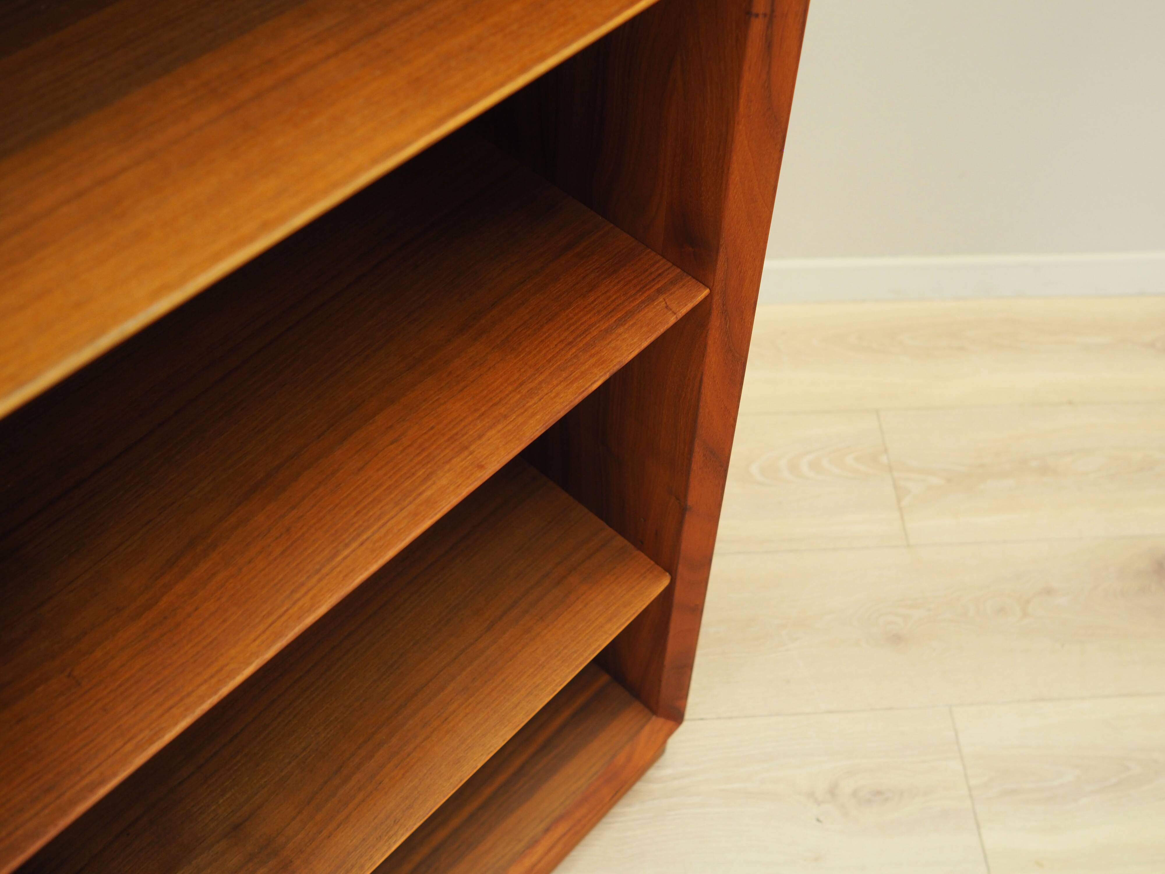 Danish teak bookcase by Hundevad, 1970s