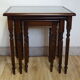 tables gigognes, en bois et cuir