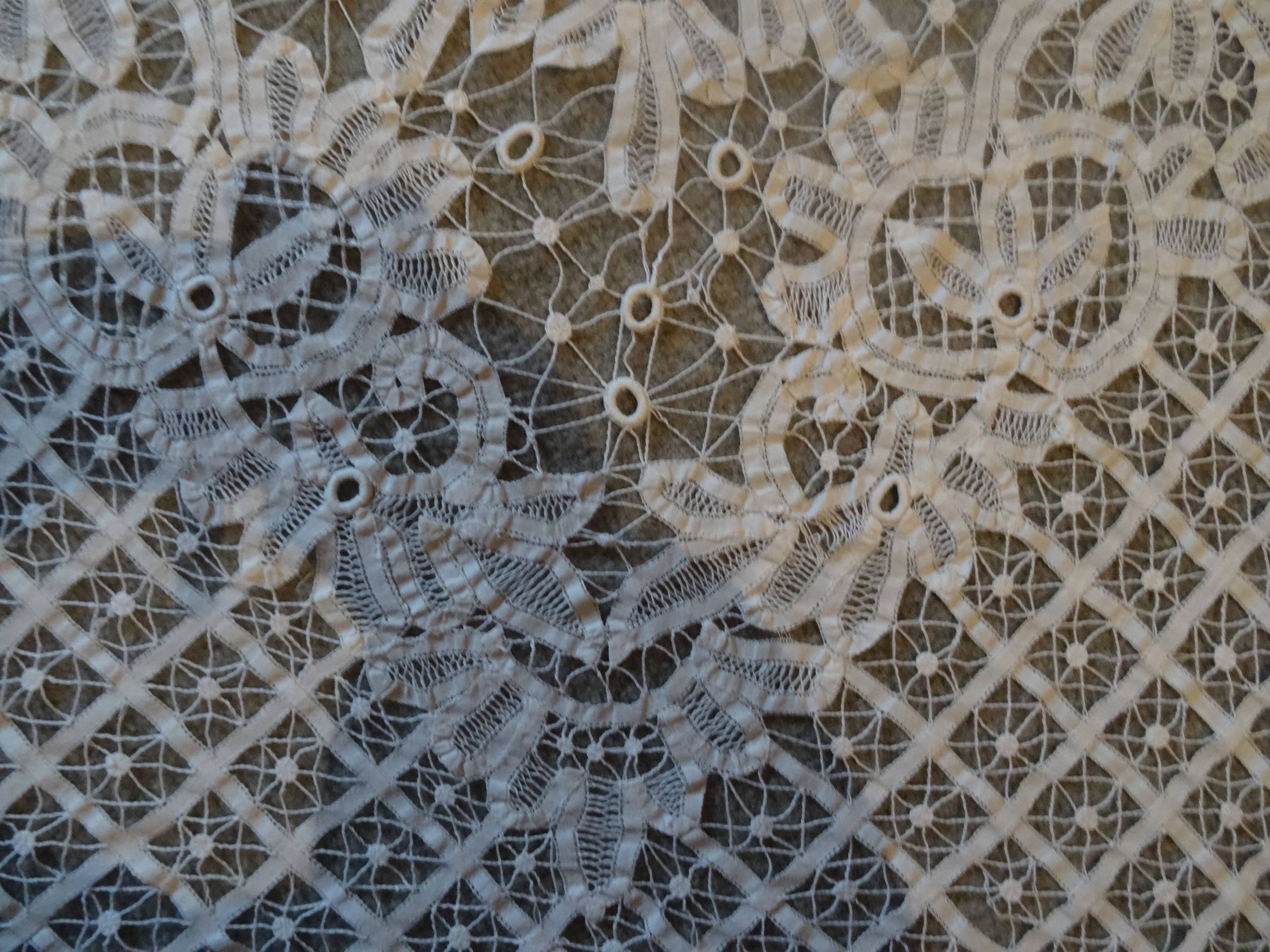 Nappe carrée ancienne