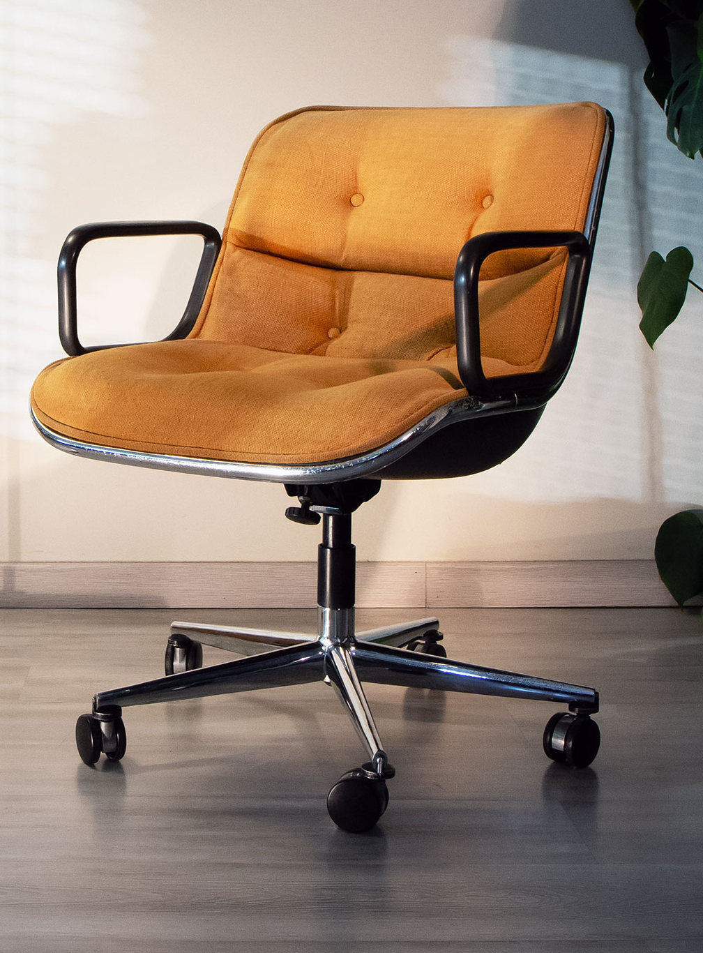Executive Chair by Charles Pollock for Knoll International