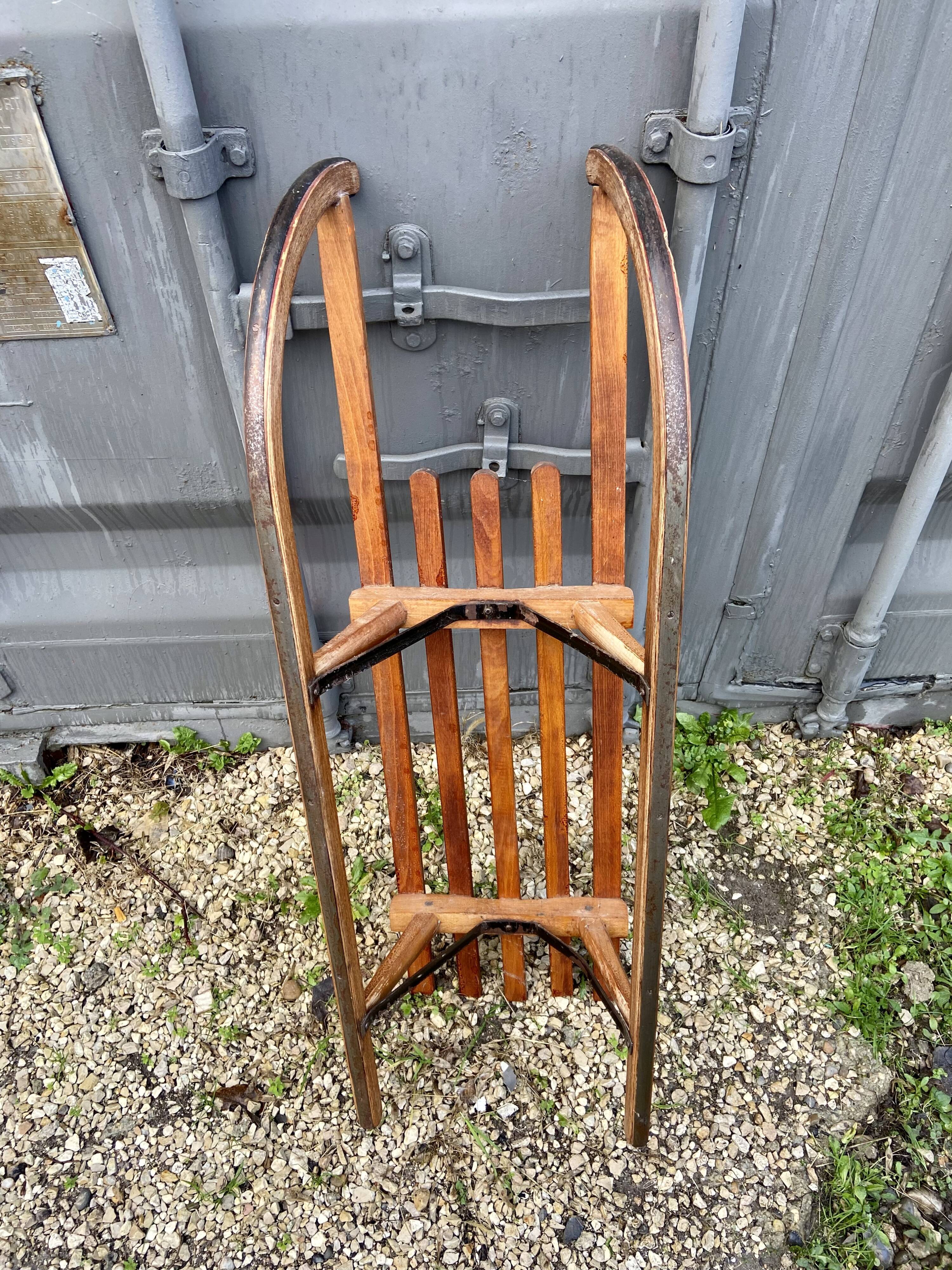 Luge ancienne en fer et bois vintage 1950