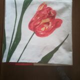White tablecloth tulip patterns