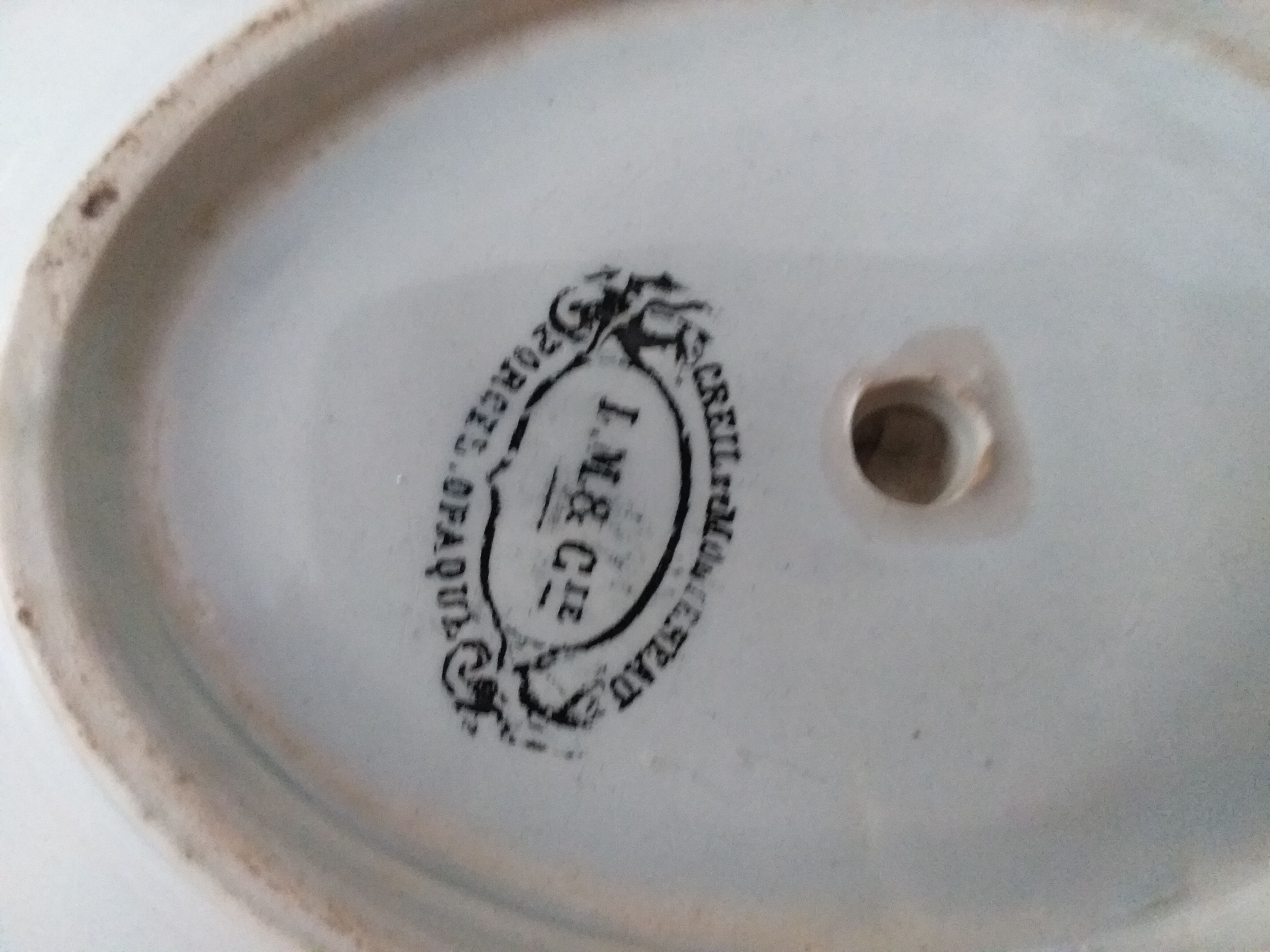 White porcelain coquetier creil et montereau
