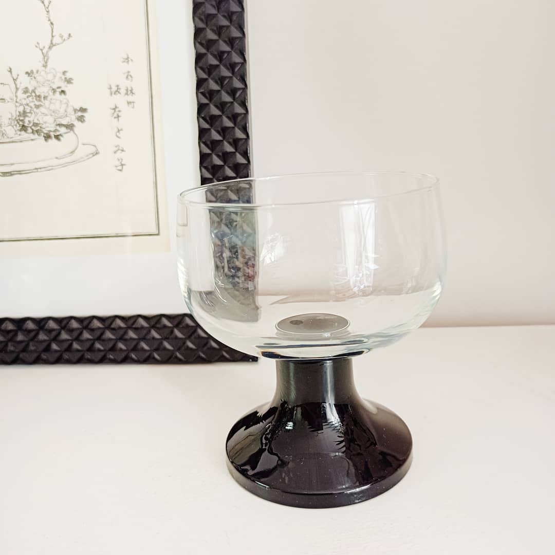 Set of 10 glasses on foot cuts