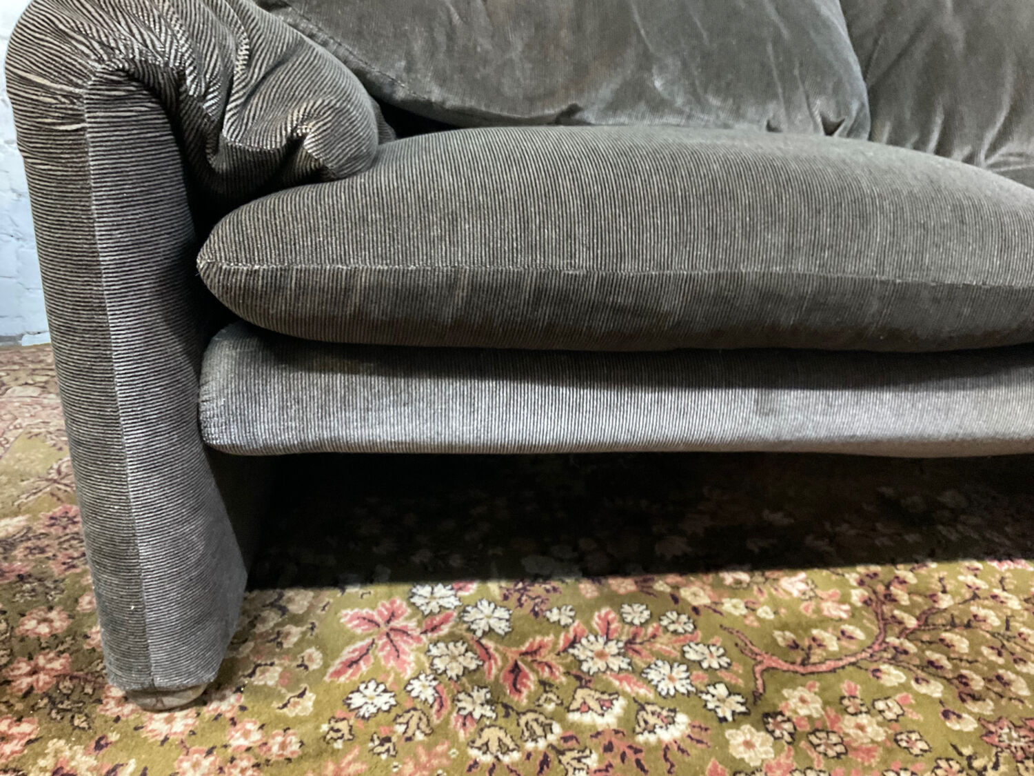 Maralunga sofa by Vico Magistretti