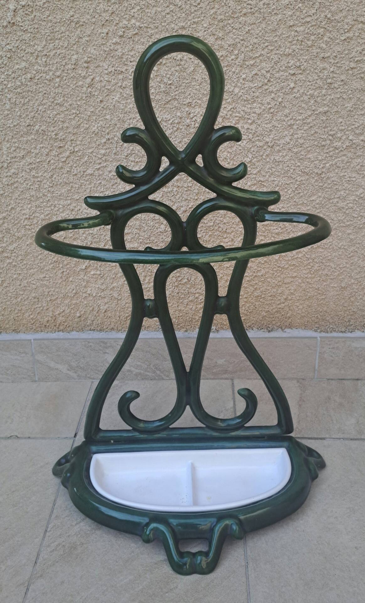 Enamelled cast iron umbrella stand