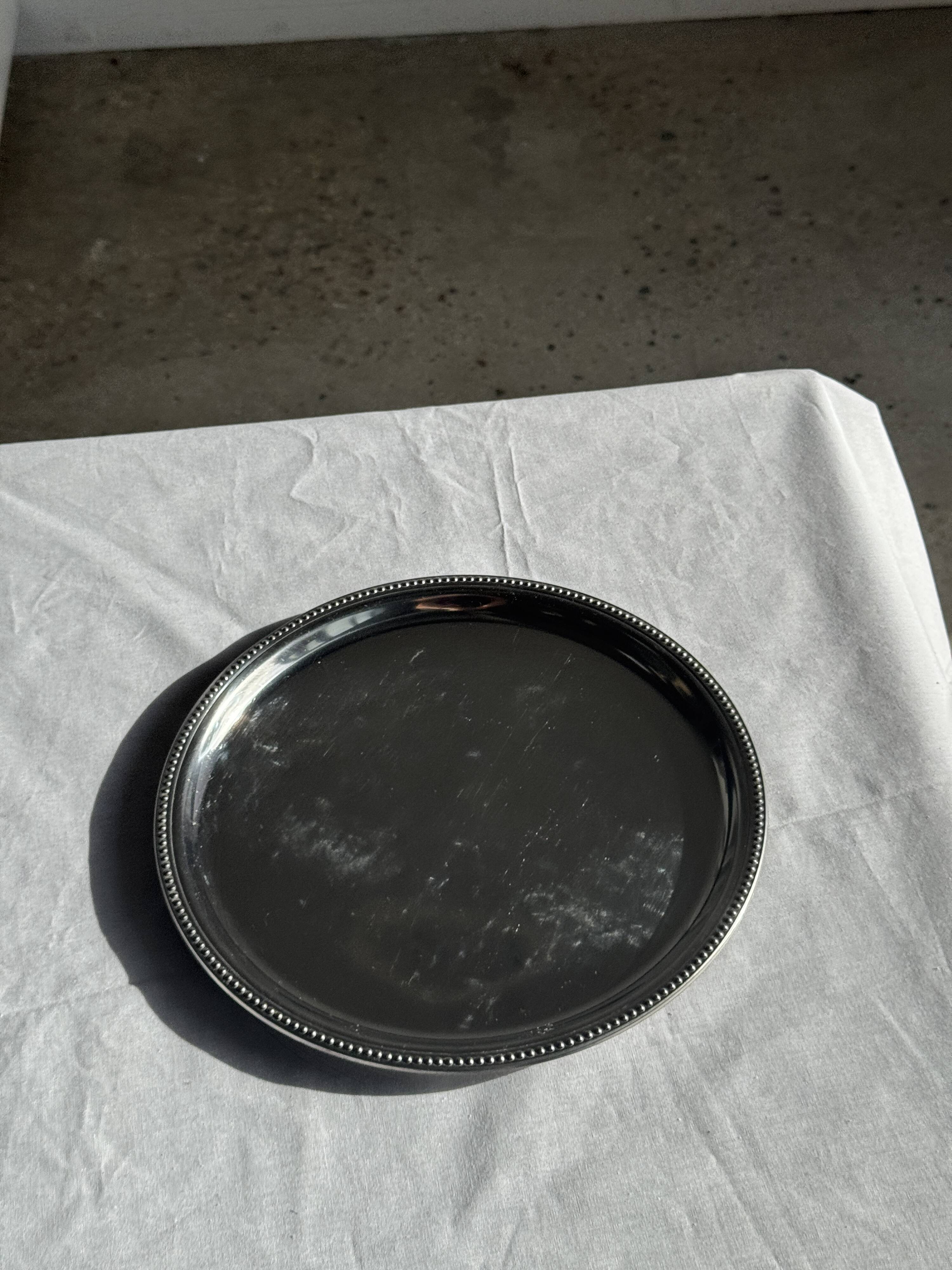 Vintage circular plate with pearl stripe D27