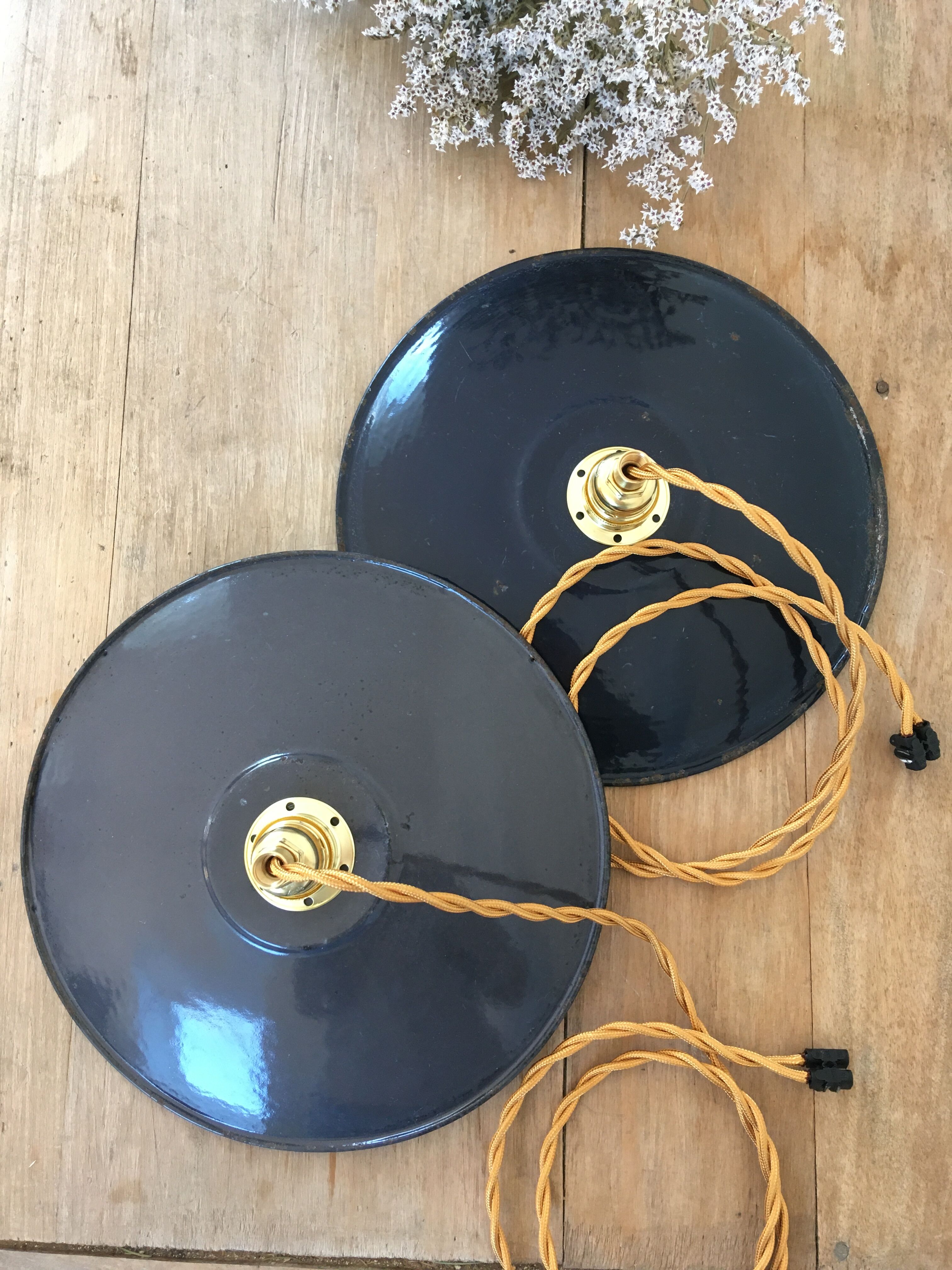 Pair of suspensions in black & white enamelled sheet metal