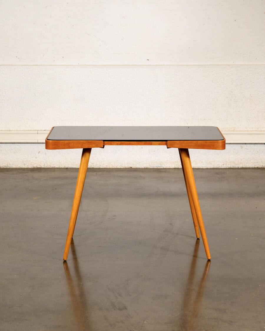 Table Jiroutek