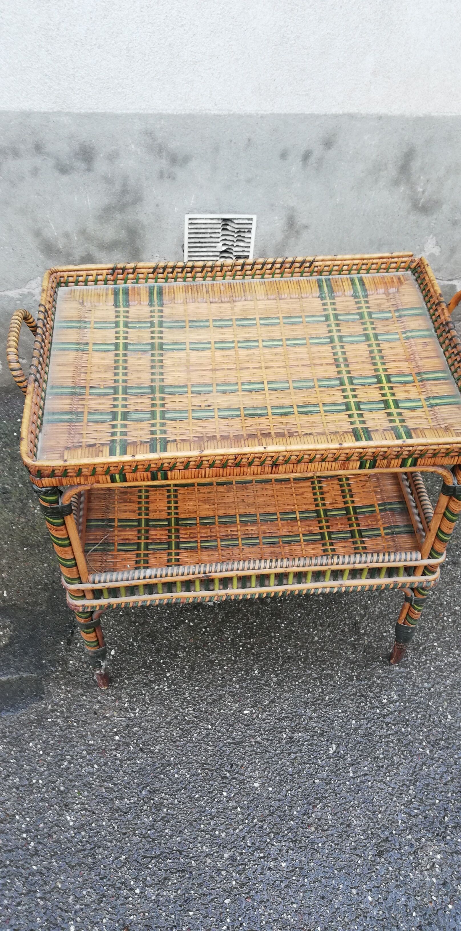 Vintage rattan service
