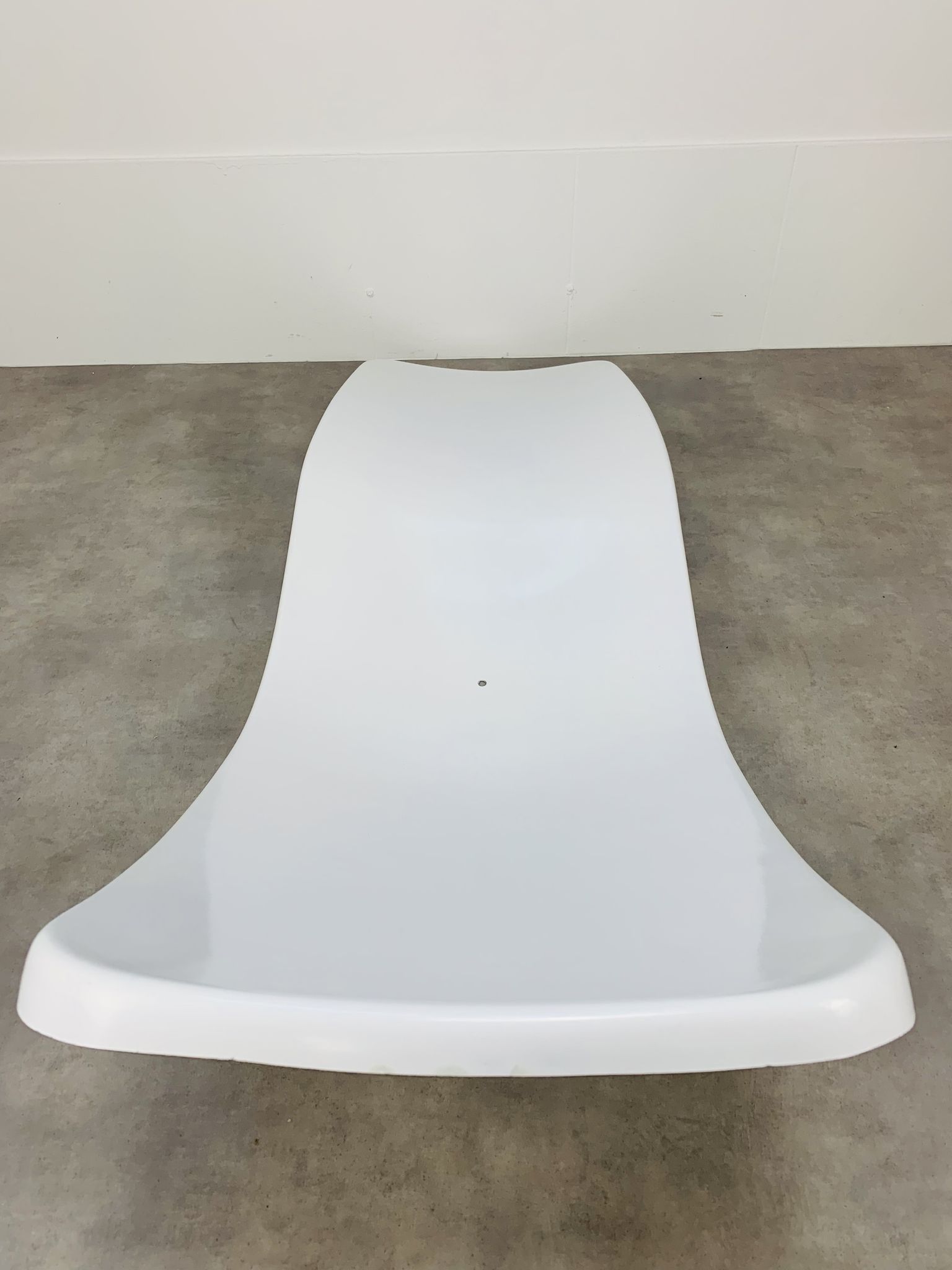 Eurolax R1 fiberglass deckchair by Charles Zublena