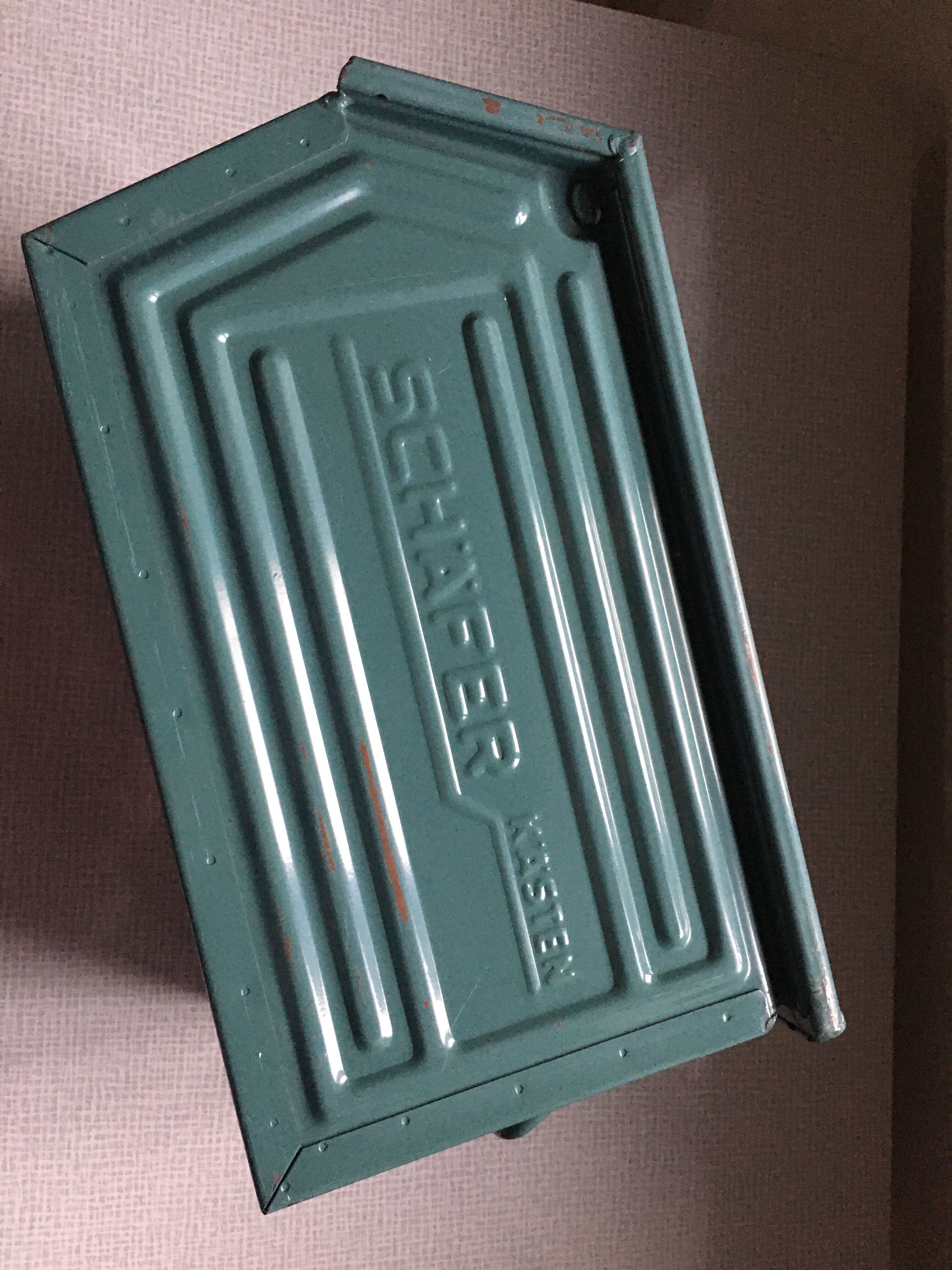 Metal beaked lockers