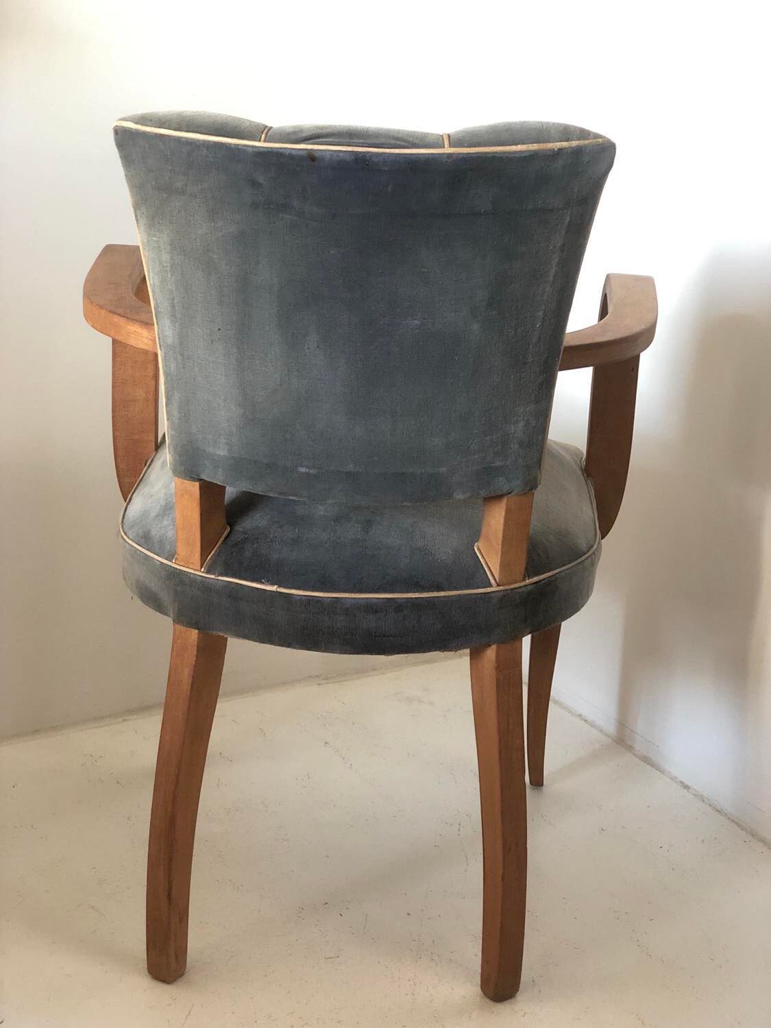 Armchair bridge mustache in blue gray velvet