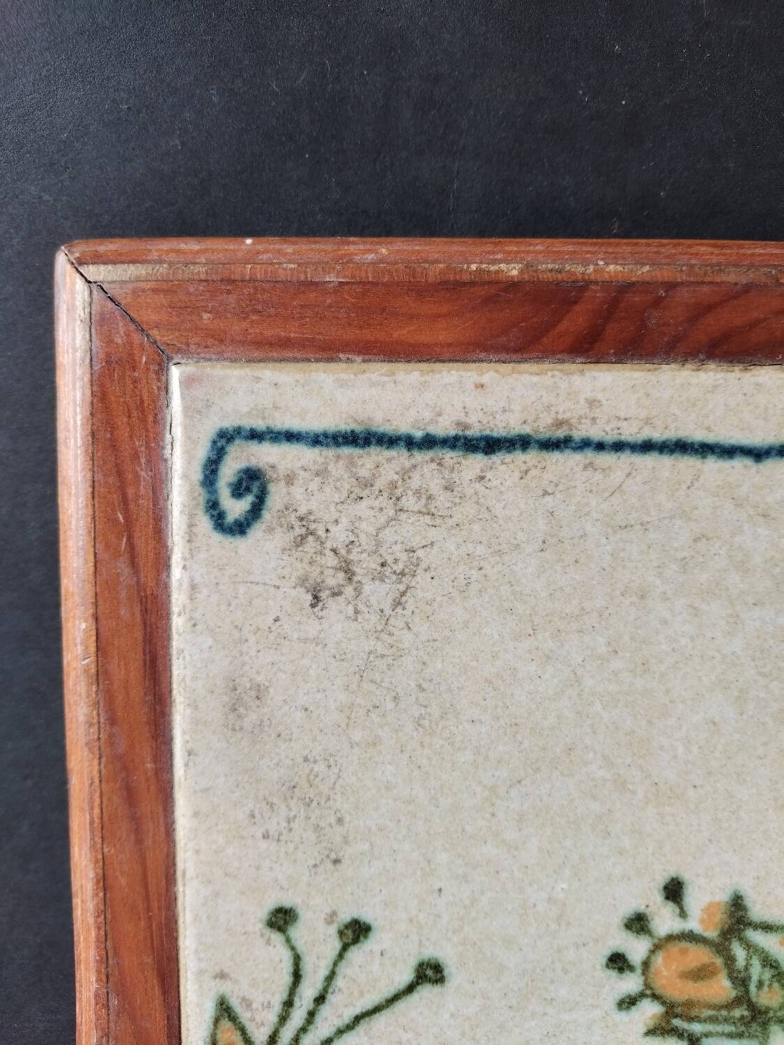 Vintage ceramic trivet – stylised floral design