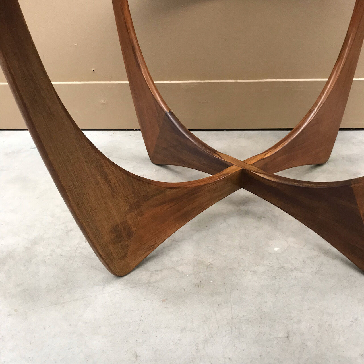 Round 'Astro' vintage coffee table by Victor Wilkens for G-plan