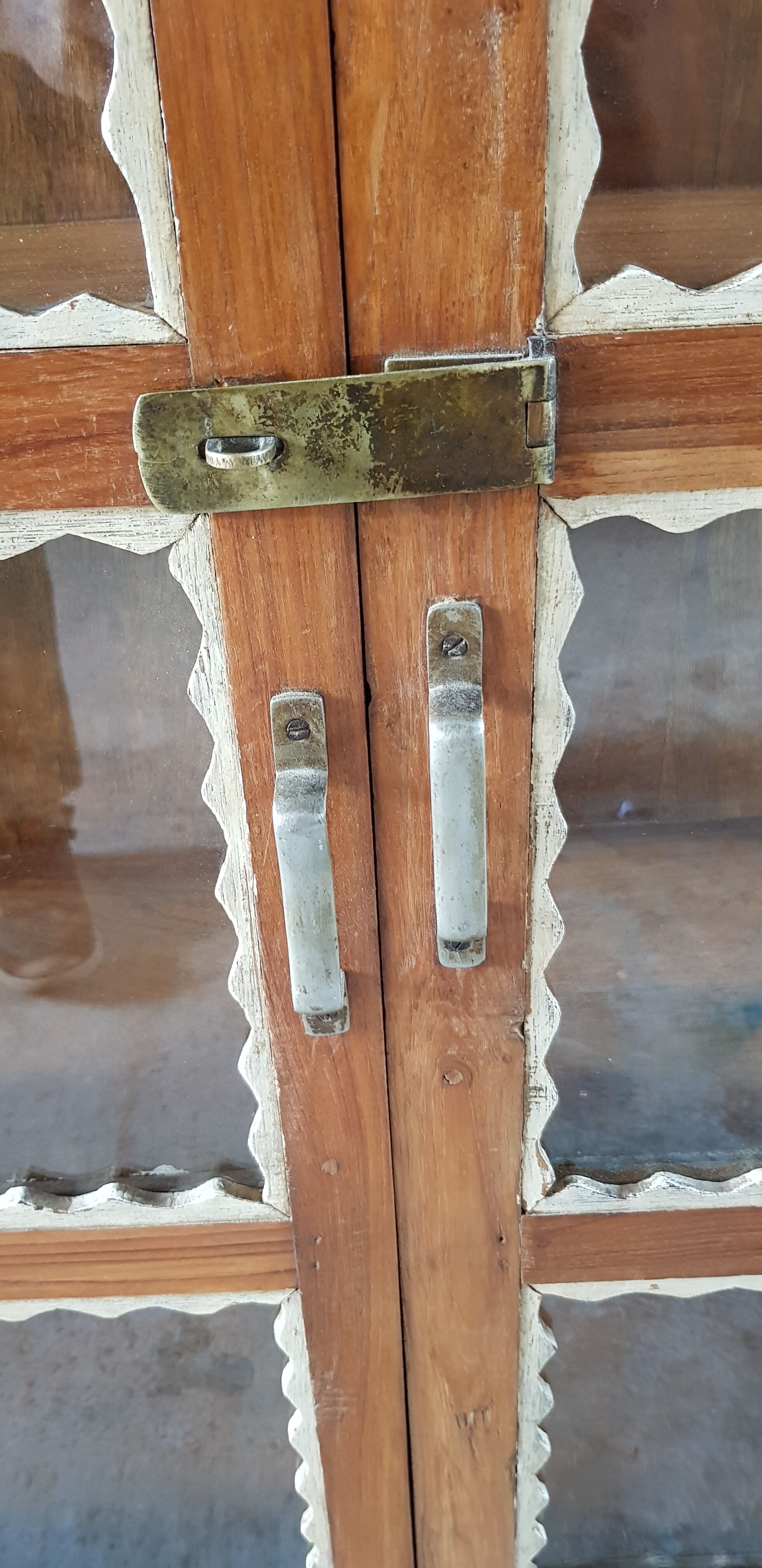 Ancienne vitrine en teck