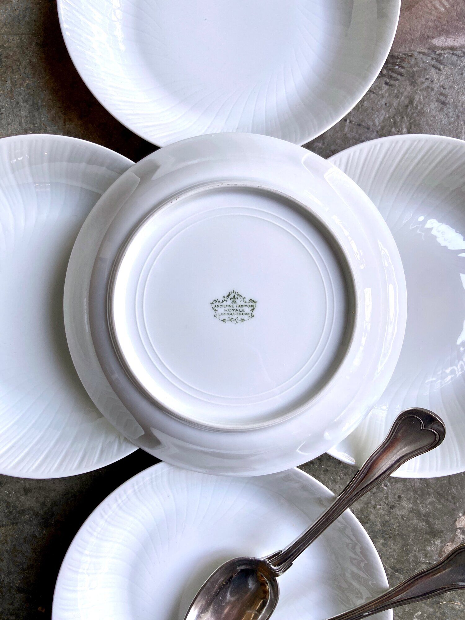 Lot de 5 assiettes creuses en porcelaine de Limoges