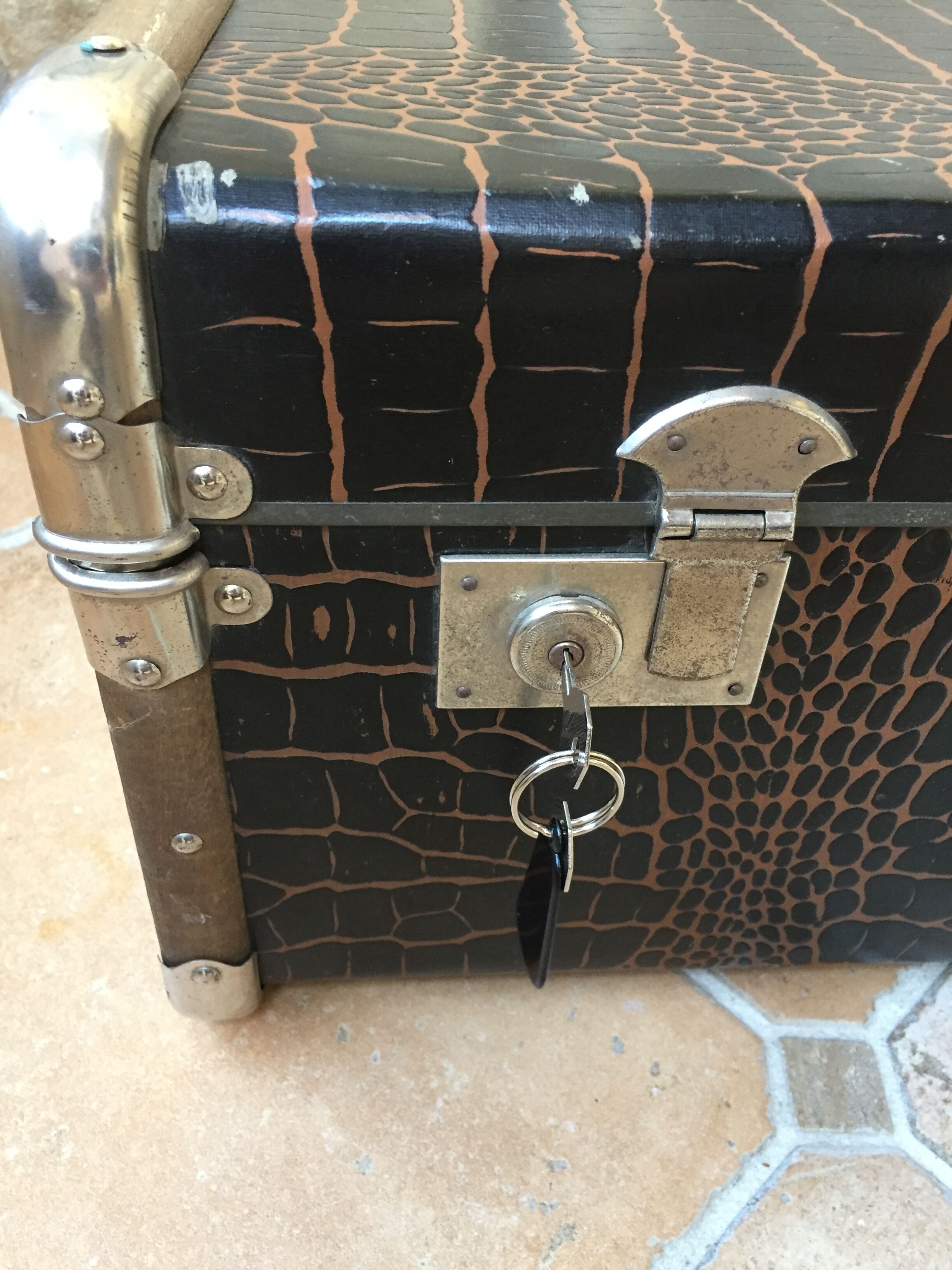 Large suitcase 50s