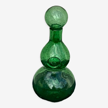 Carafe en verre soufflé et bulle verte vintage