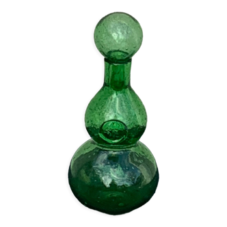 Carafe en verre soufflé et bulle verte vintage