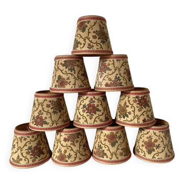Lot of vintage floral clip-on lampshades.