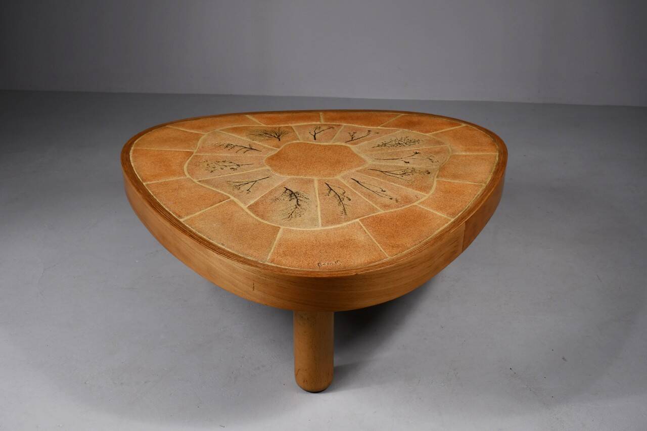 Table basse en céramique. Millésime - Années 60