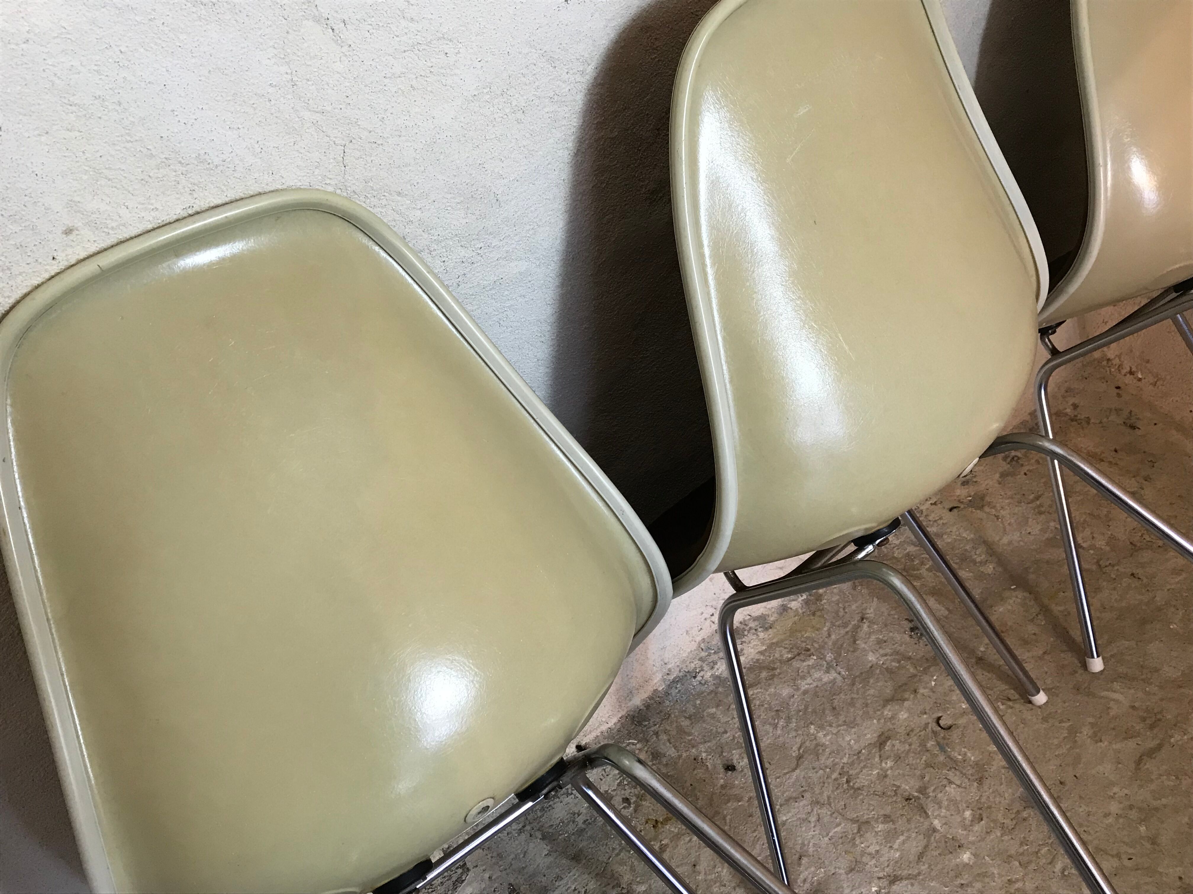 Set of 6 Charles and Ray Eames chairs for Herman Miller, 1960-70's