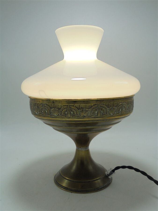 Table lamp