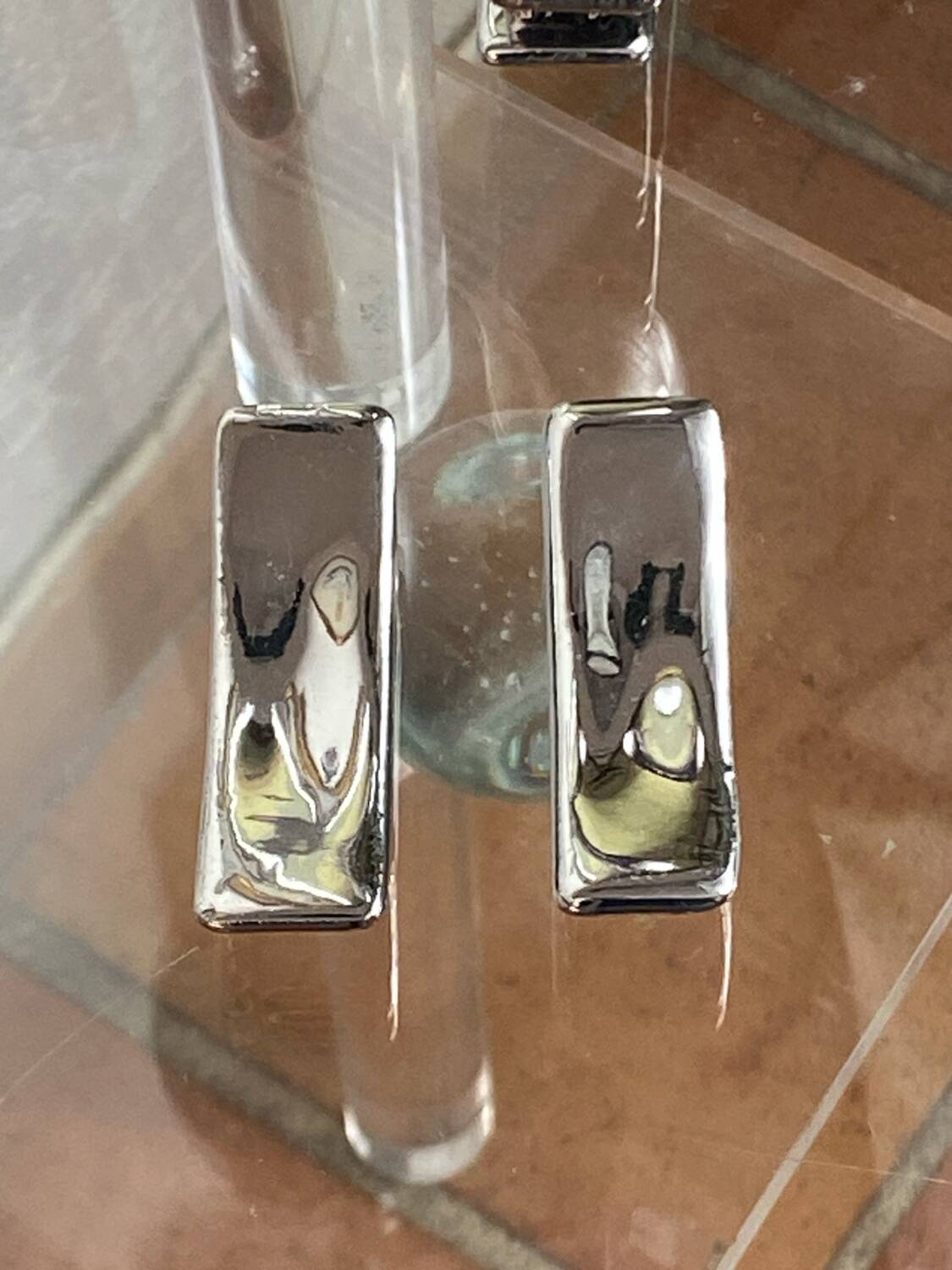 Silver ceramic knife rest