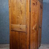 Louis XV wardrobe in solid walnut, 18th century.
