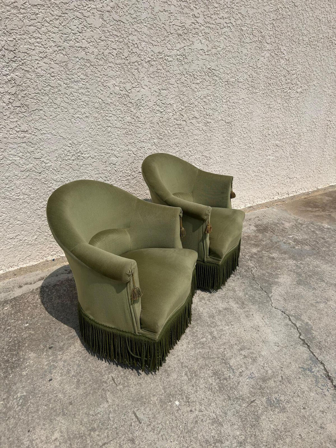 Paire de fauteuils crapaud vert vintage
