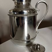 Isothermal salon jug Italy in silver-plated metal, neo-classical 1970.