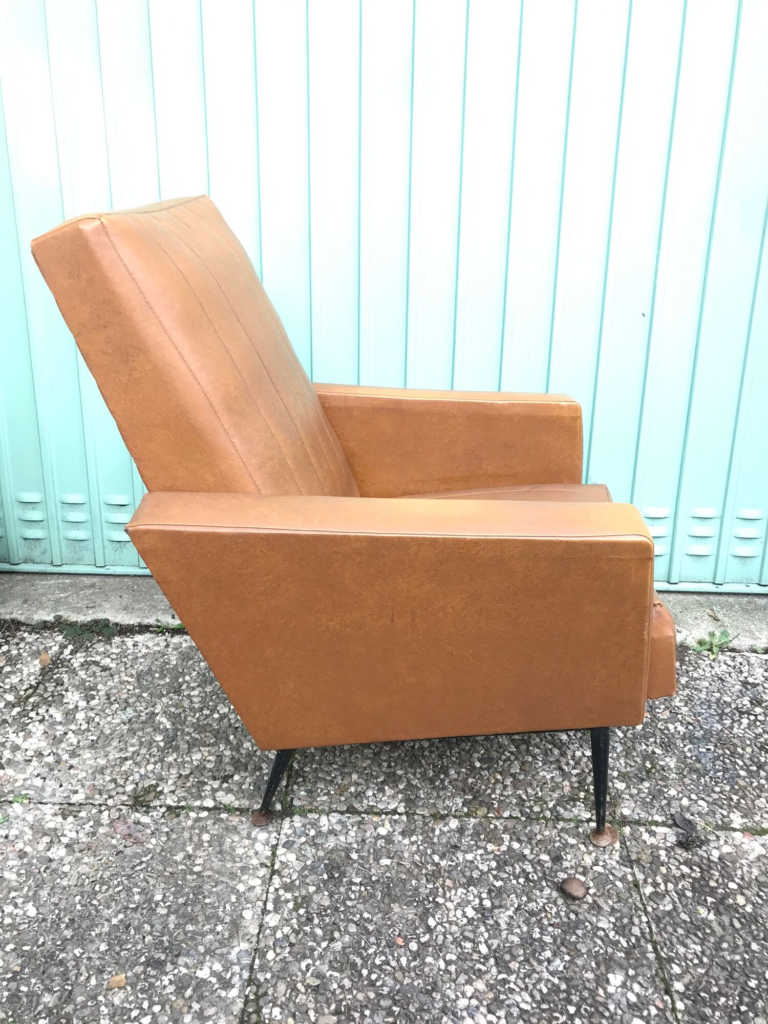 Former skai brown chair - black metal compass feet vintage 70s