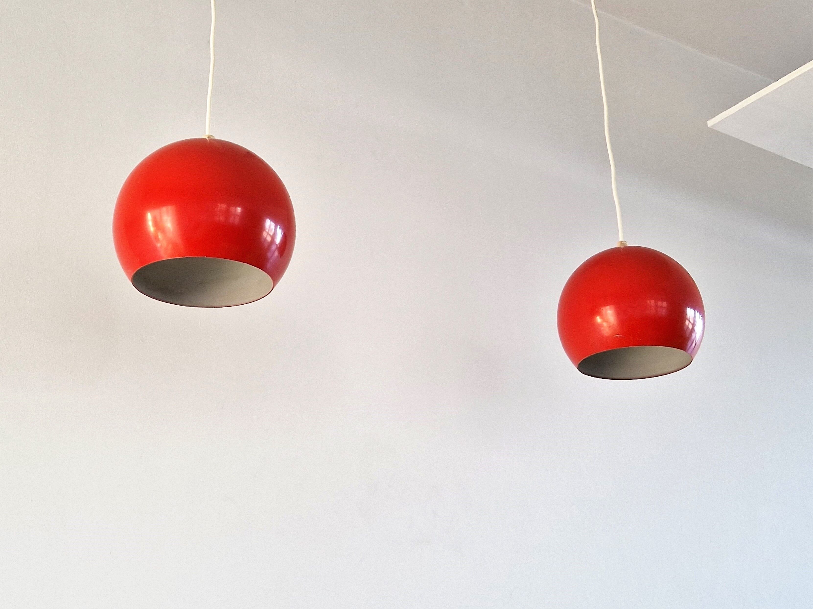 Lot de 2 suspensions en métal rouge, Danemark 1960's