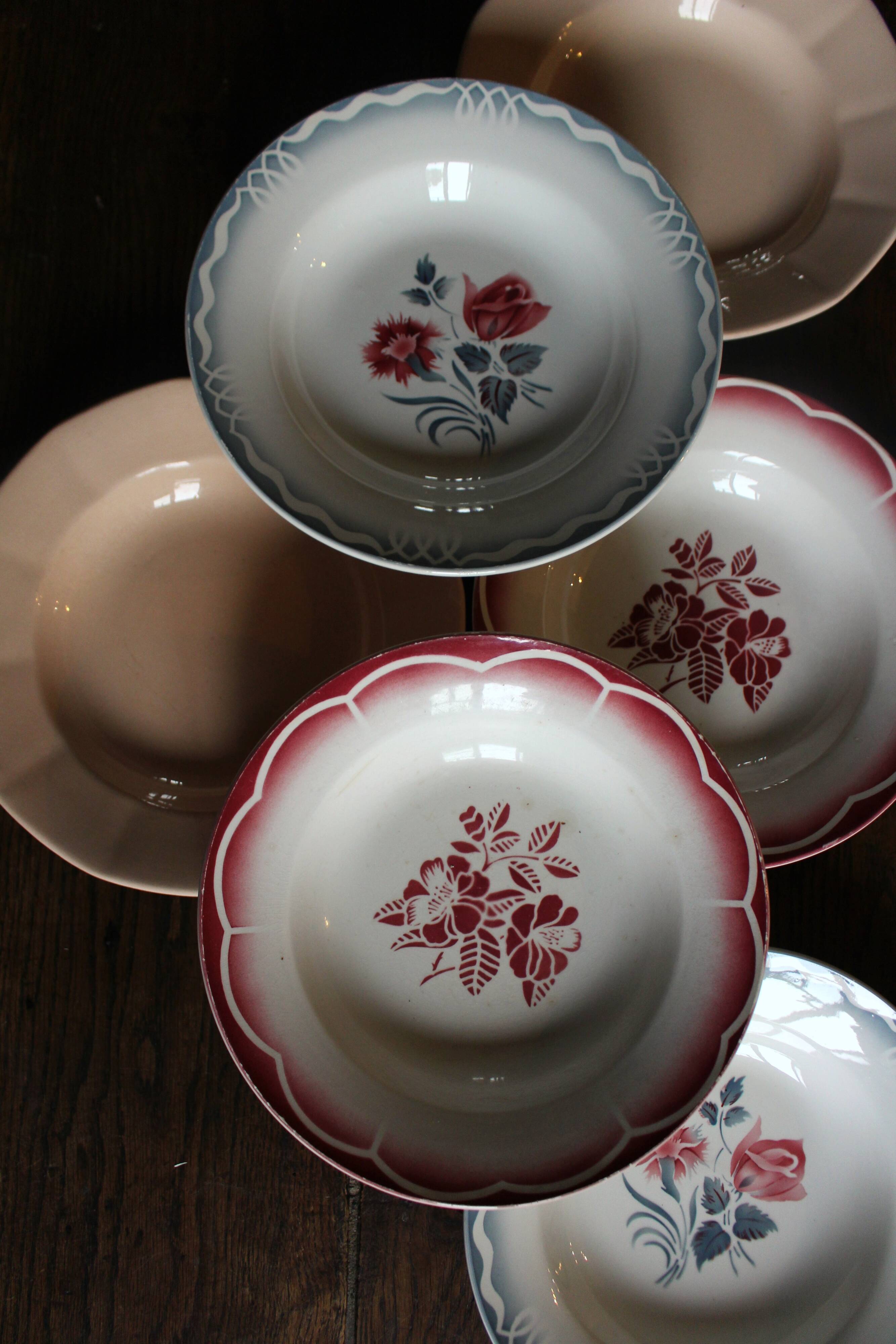 6 mismatched deep plates pairs Digoin Sarreguemines red blue pink