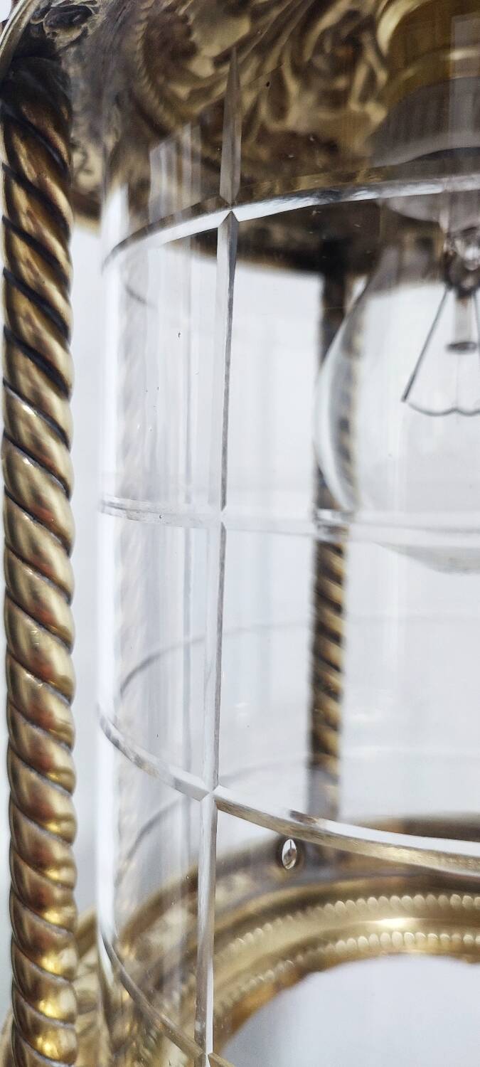 Lámpara de techo de latón y cristal. España, 1940s.