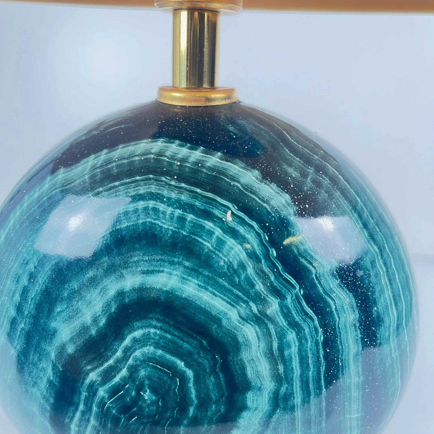Table lamp Maison Le Dauphin in brass and green malachite imitation, 1980.