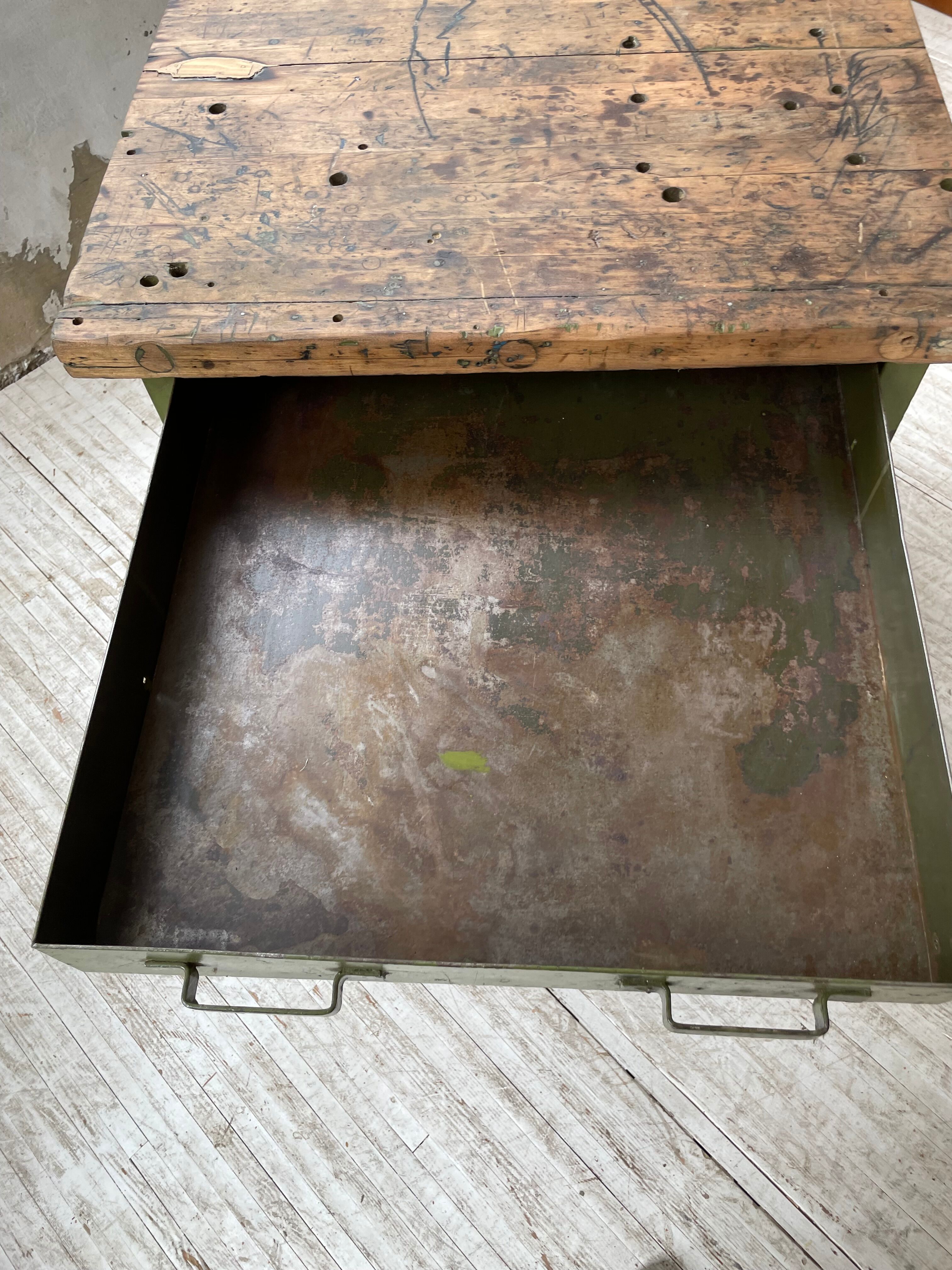 Meuble établi rangement militaire industriel vert