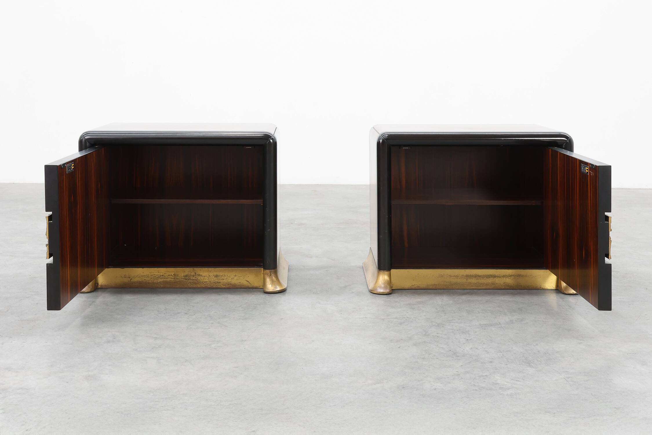 Rare Set of nightstands by Luciano Frigerio 'Desirè' with brass relief, Ita