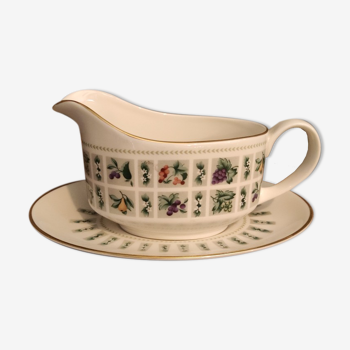 English gravy boat, by Royal Doulton Co Limited
