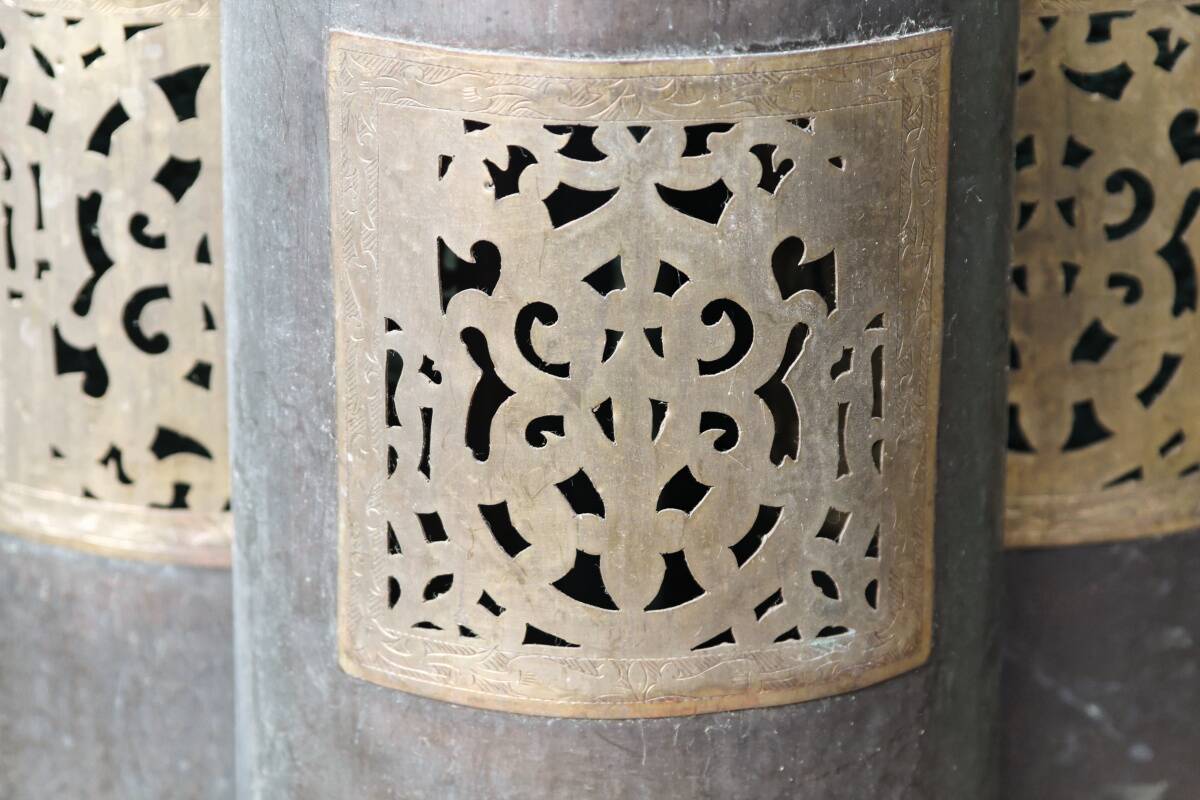 Set of 3 wall lights in hammered and chiseled brass