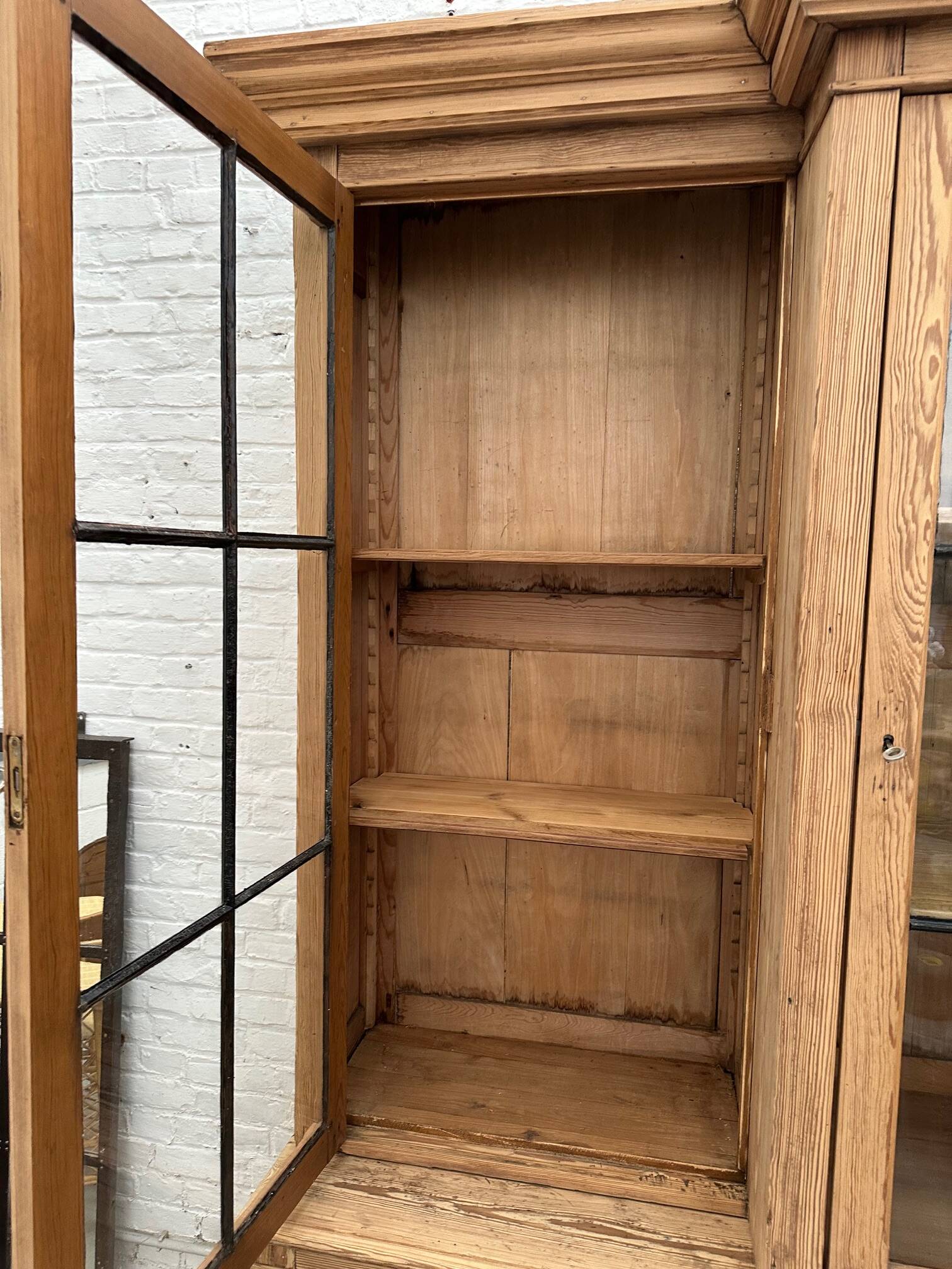 Masterful exhibition showcase from the early 20th century