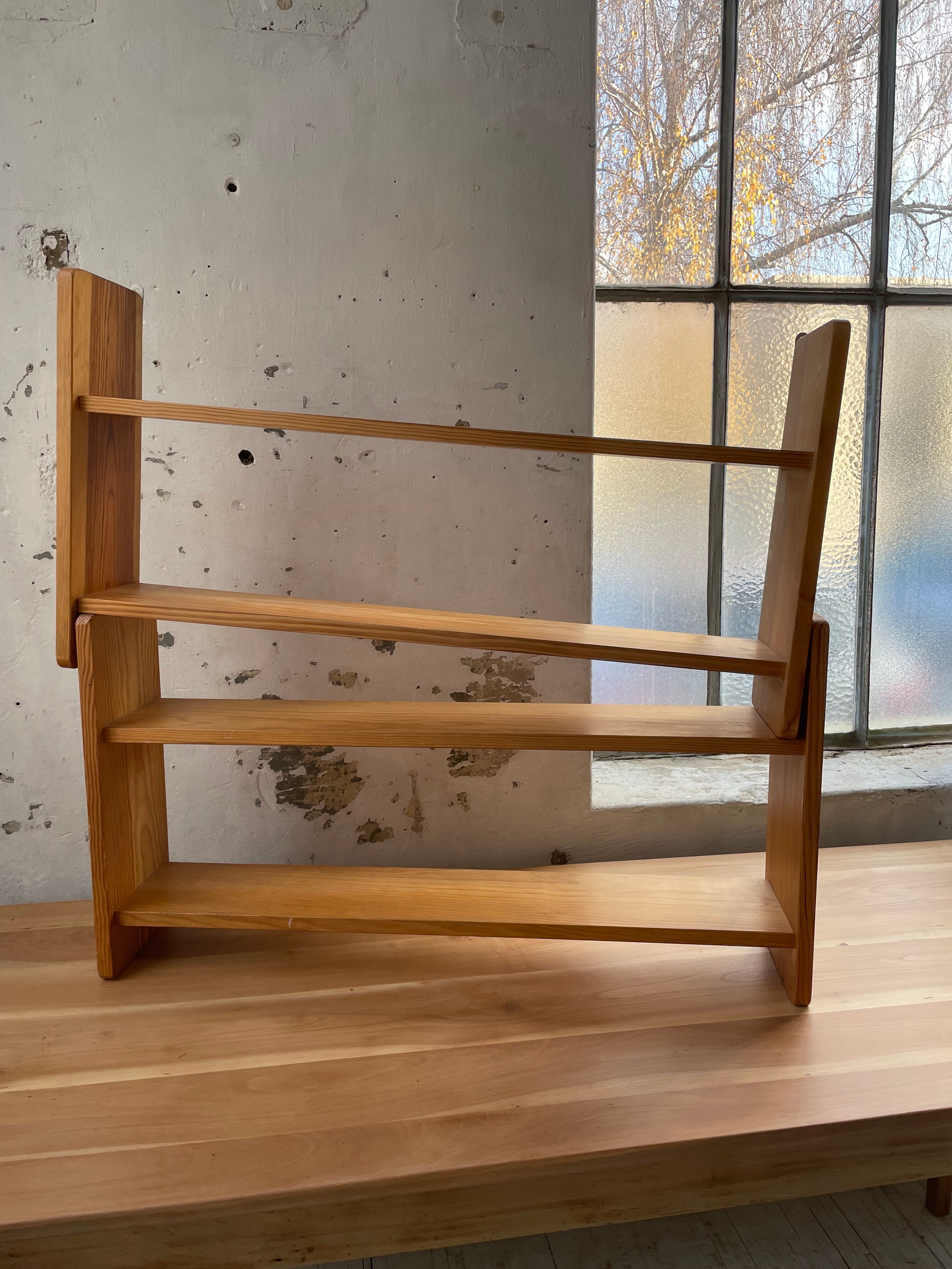 Pine Regain wall shelf