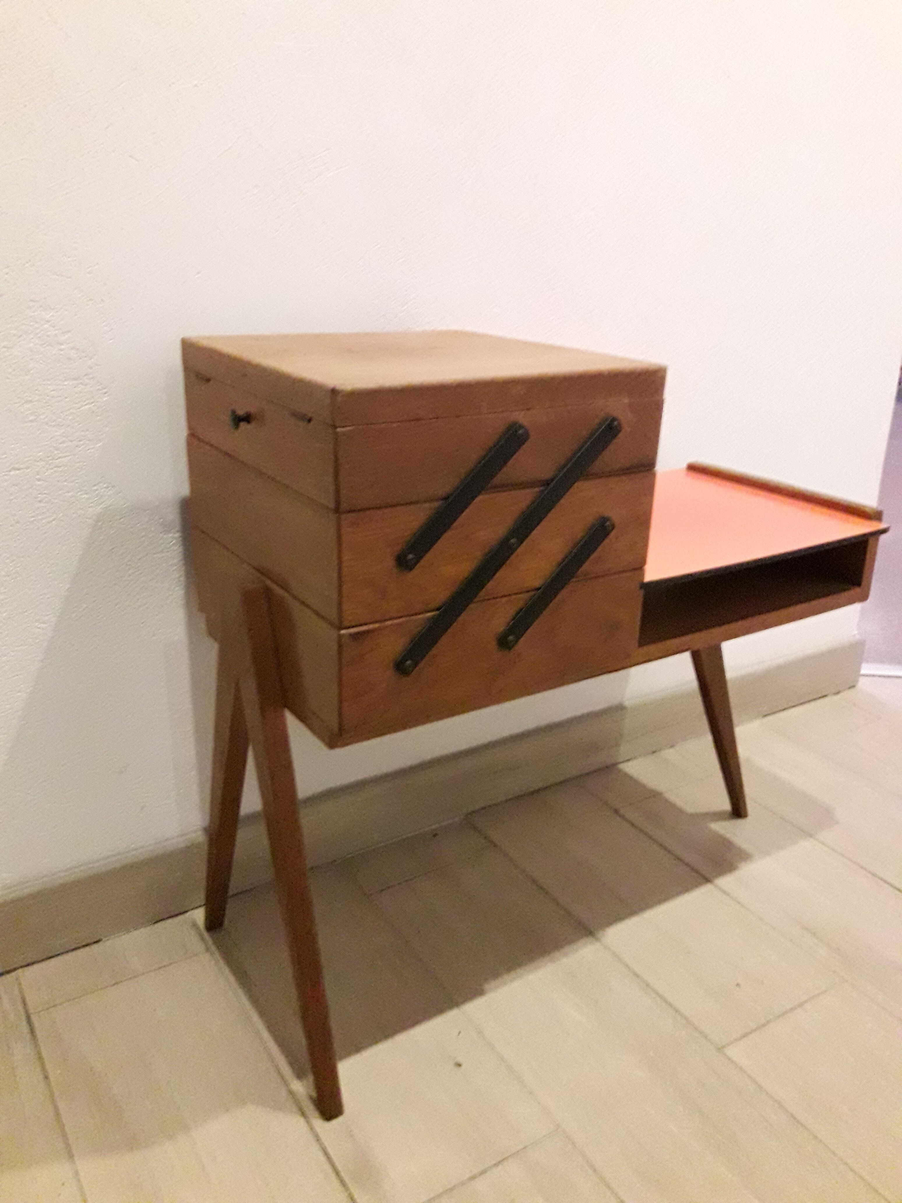 Travailleuse tripode vintage