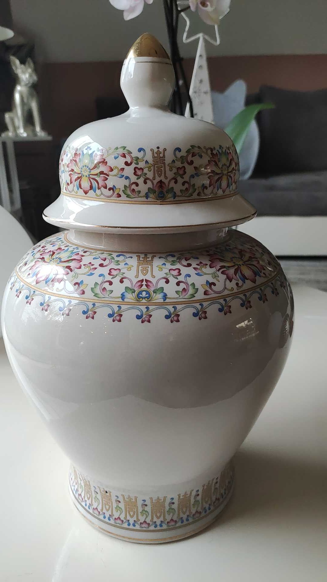 Vase with handcrafted Asian style porcelain lid