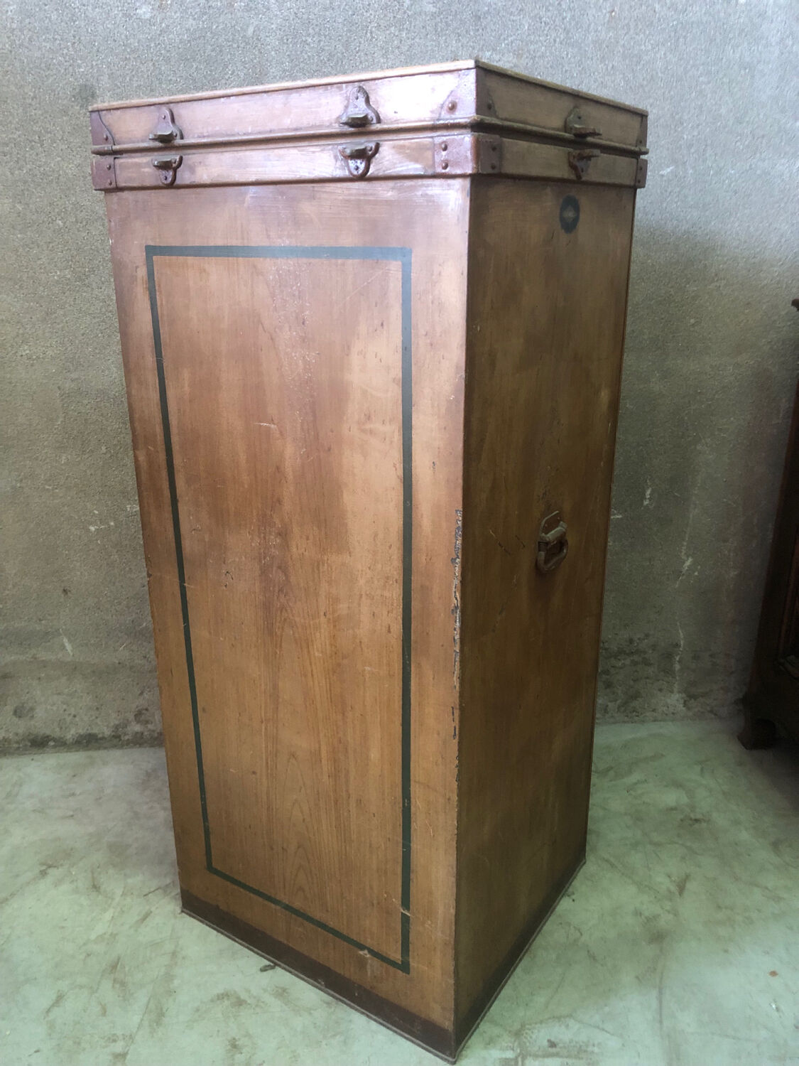 Metal marine wardrobe