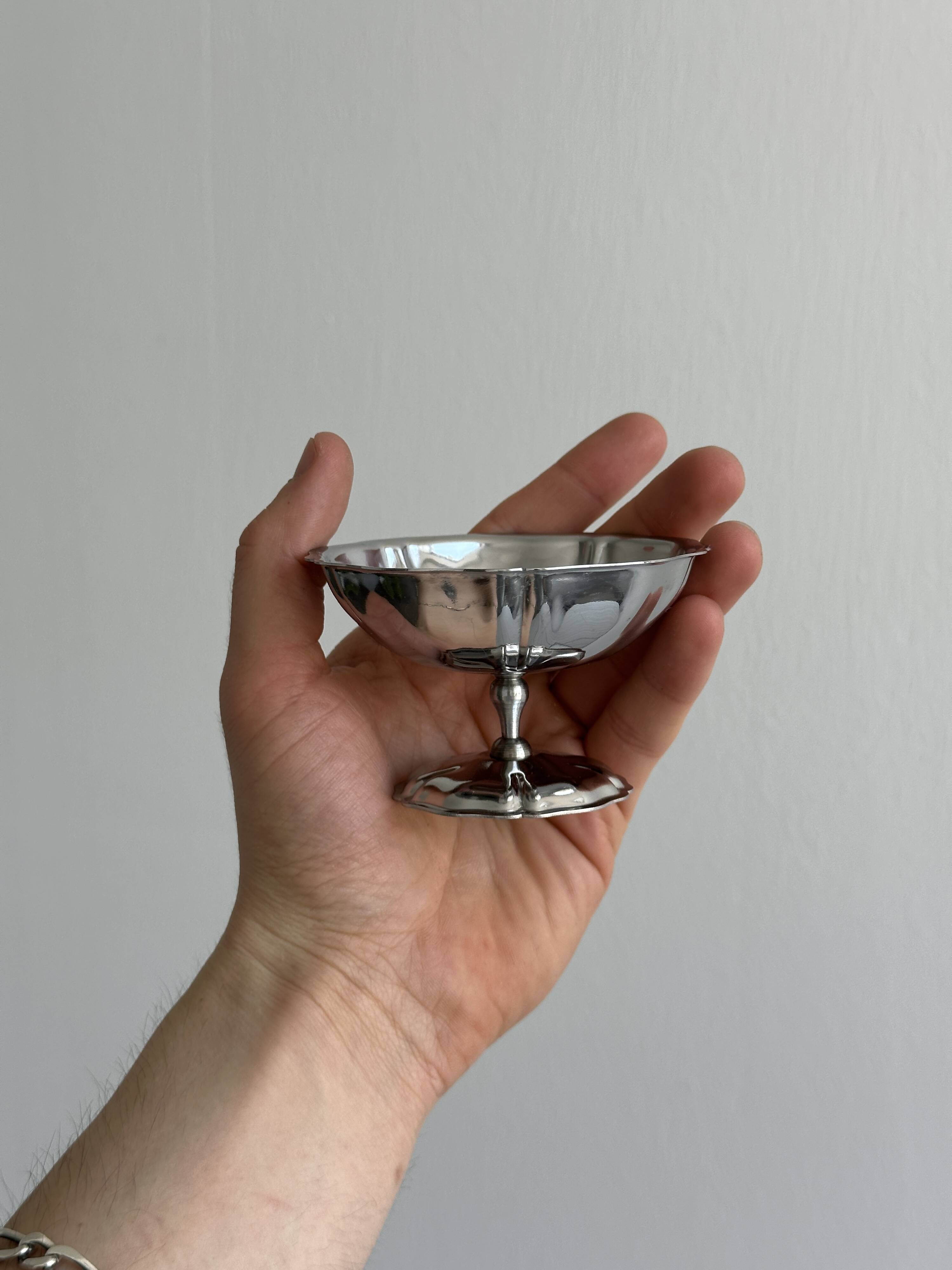 6 silver-plated metal bowls
