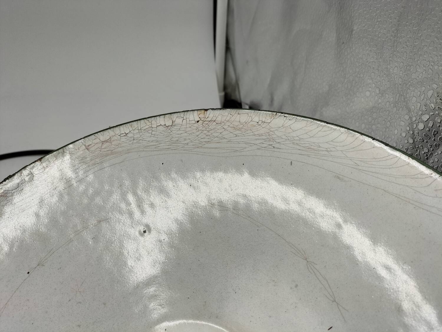 Enamelled sheet metal suspensions