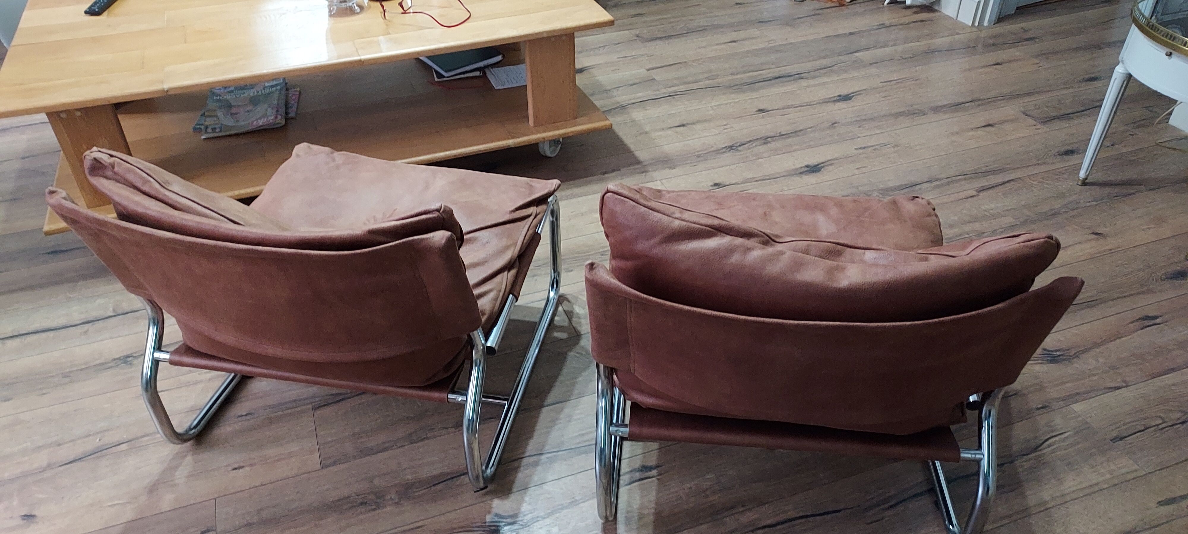 Paire de fauteuils design années 70/80